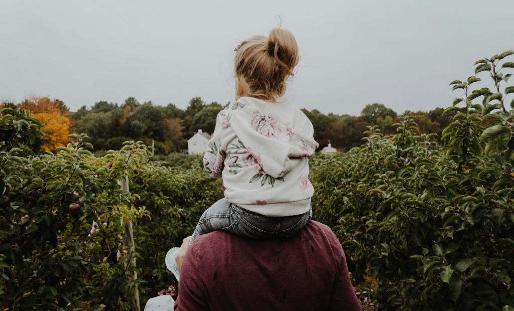 how to be a good dad to a daughter